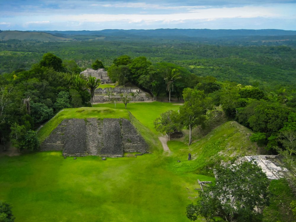 Vista aérea de las ruinas de Caracol. Shutterstock