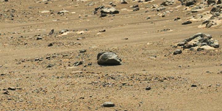 cabeza de estatua extraterrestre marte 1 - El rover Perseverance de la NASA descubre la cabeza de una estatua extraterrestre en Marte