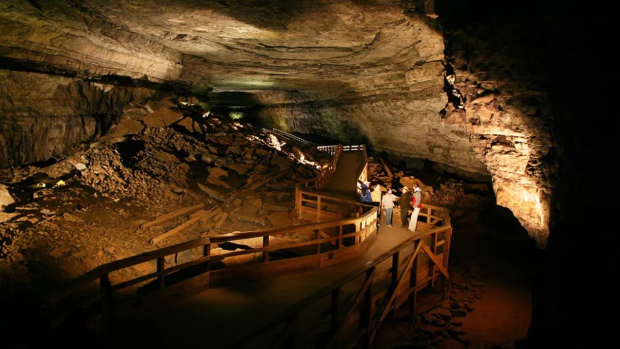 mammoth cave mapean 13 kilometros del sistema de cuevas mas largo del mundo