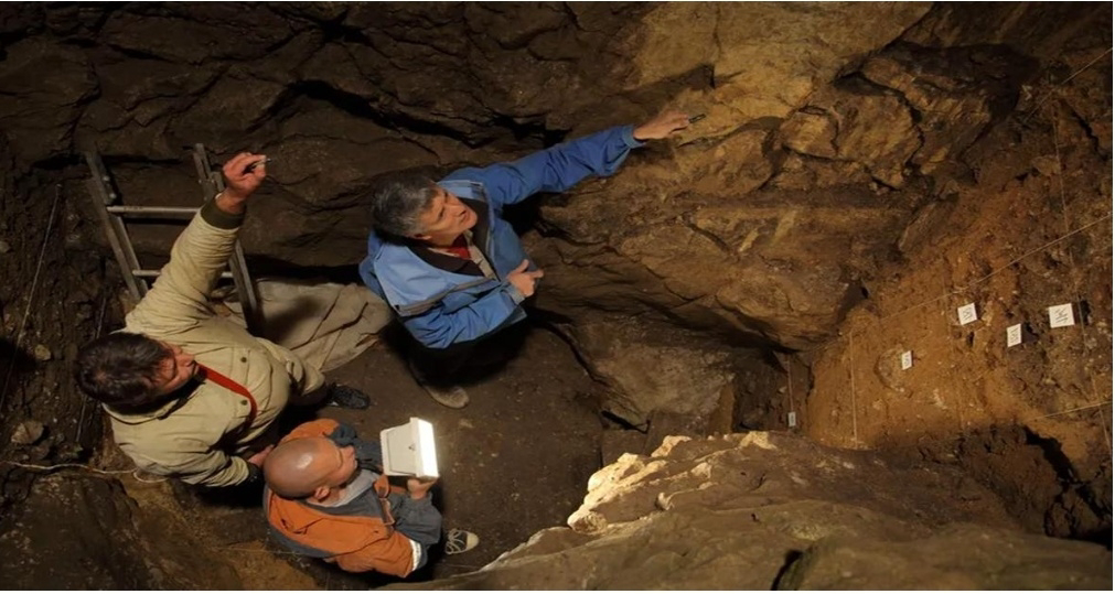 hibrido humanoide de 90000 anos de antiguedad fue descubierto en una cueva antigua